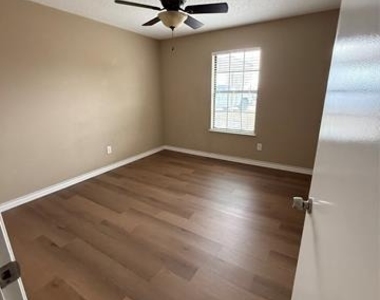 614 Circle Creek Drive - Photo Thumbnail 8