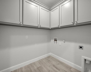 2355 Spring Park Boulevard - Photo Thumbnail 18