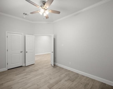 2355 Spring Park Boulevard - Photo Thumbnail 7
