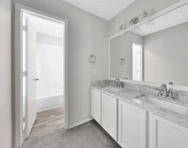 235 Yale Boulevard - Photo Thumbnail 25
