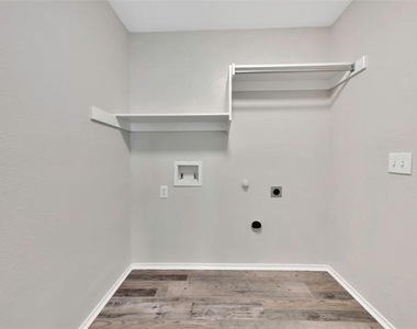 235 Yale Boulevard - Photo Thumbnail 20