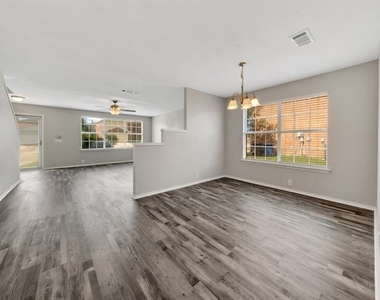 235 Yale Boulevard - Photo Thumbnail 12
