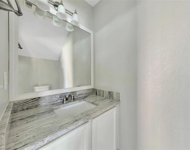 235 Yale Boulevard - Photo Thumbnail 16