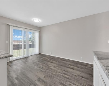235 Yale Boulevard - Photo Thumbnail 7