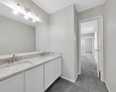 235 Yale Boulevard - Photo Thumbnail 26