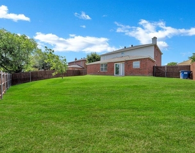235 Yale Boulevard - Photo Thumbnail 33