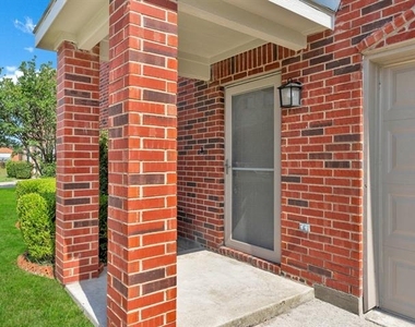 235 Yale Boulevard - Photo Thumbnail 3
