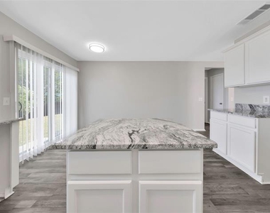 235 Yale Boulevard - Photo Thumbnail 11