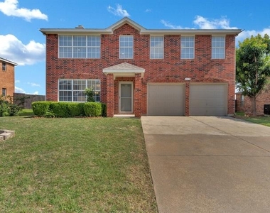 235 Yale Boulevard - Photo Thumbnail 2