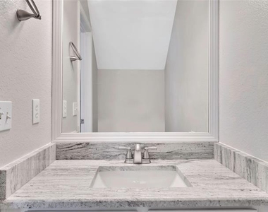 235 Yale Boulevard - Photo Thumbnail 17