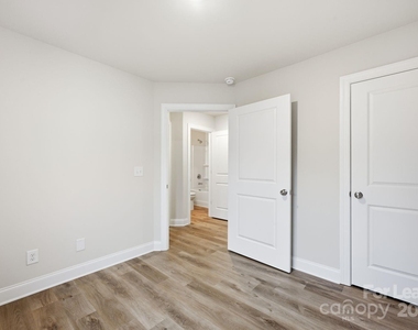 11003 Valkyrie Lane - Photo Thumbnail 8