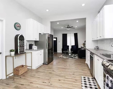 1806 Vinton Street - Photo Thumbnail 5