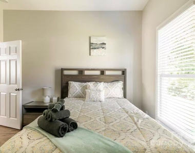 1806 Vinton Street - Photo Thumbnail 8