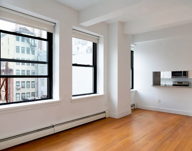 West Broadway, Tribeca, Downtown Manhattan - Photo Thumbnail 1