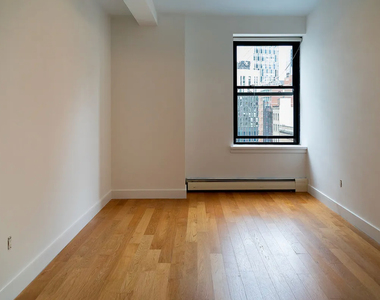 West Broadway, Tribeca, Downtown Manhattan - Photo Thumbnail 3