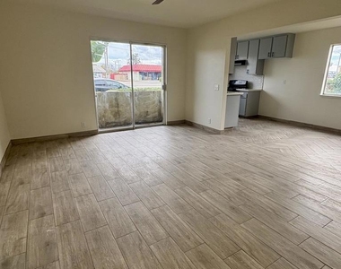 1951 N Ventura Road - Photo Thumbnail 2