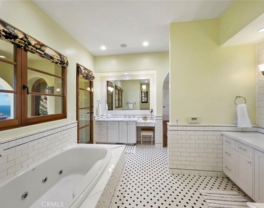 1131 Emerald Bay - Photo Thumbnail 18