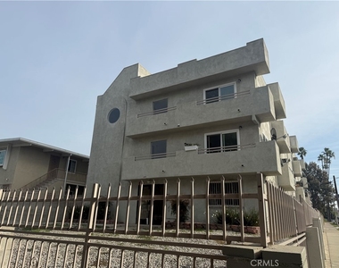 400 N Hobart Boulevard - Photo Thumbnail 20