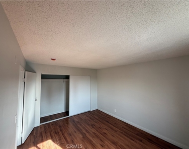 400 N Hobart Boulevard - Photo Thumbnail 6