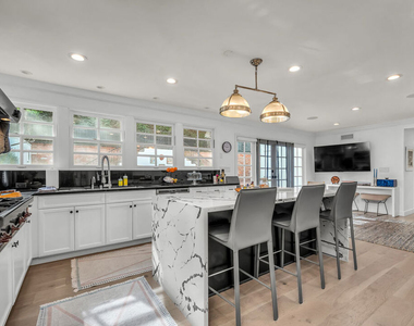 751 Westholme Avenue - Photo Thumbnail 11
