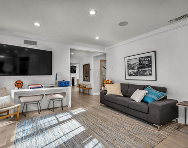 751 Westholme Avenue - Photo Thumbnail 7