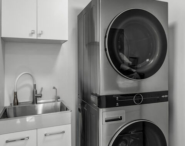 751 Westholme Avenue - Photo Thumbnail 13