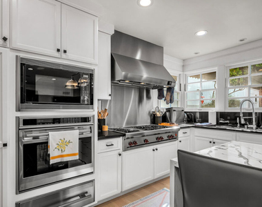 751 Westholme Avenue - Photo Thumbnail 12