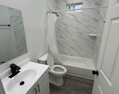 8624 Graham Avenue - Photo Thumbnail 15