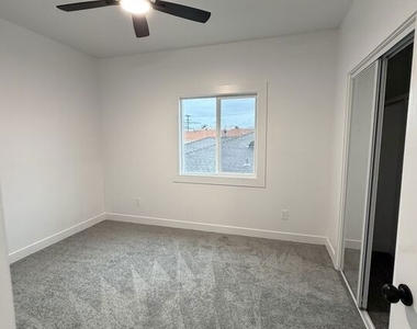 8624 Graham Avenue - Photo Thumbnail 3