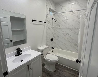 8624 Graham Avenue - Photo Thumbnail 8