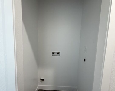 8624 Graham Avenue - Photo Thumbnail 7