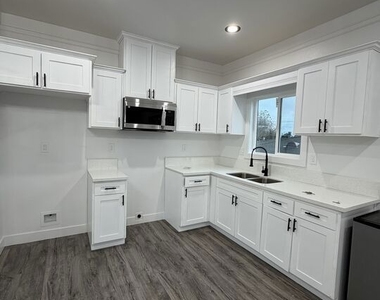 8624 Graham Avenue - Photo Thumbnail 23