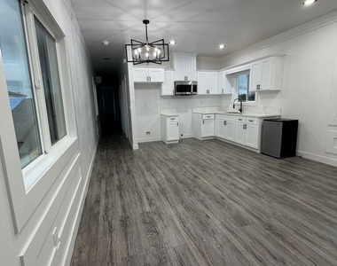 8624 Graham Avenue - Photo Thumbnail 10