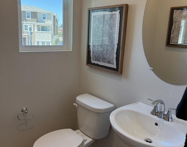 504 Lotus Drive - Photo Thumbnail 5
