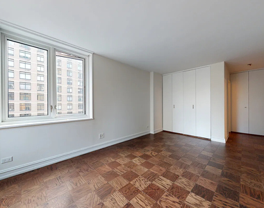 East 71st St and 1st Ave - Photo Thumbnail 8
