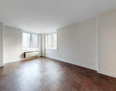 East 71st St and 1st Ave - Photo Thumbnail 7