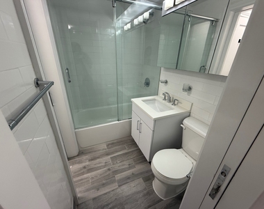 East 56th Street - Photo Thumbnail 4