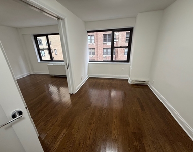 East 56th Street - Photo Thumbnail 5