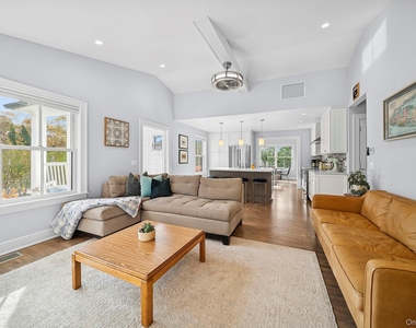 37 Maryland Boulevard - Photo Thumbnail 6