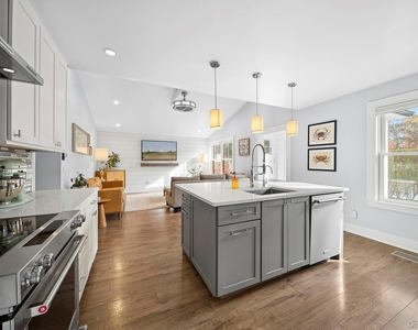37 Maryland Boulevard - Photo Thumbnail 5