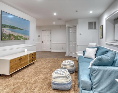 300 Latham Lane - Photo Thumbnail 12