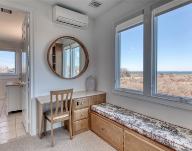 300 Latham Lane - Photo Thumbnail 8