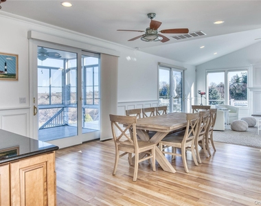 300 Latham Lane - Photo Thumbnail 4