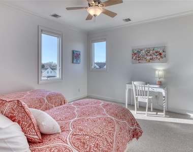 300 Latham Lane - Photo Thumbnail 10