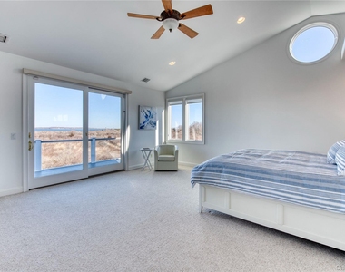 300 Latham Lane - Photo Thumbnail 7