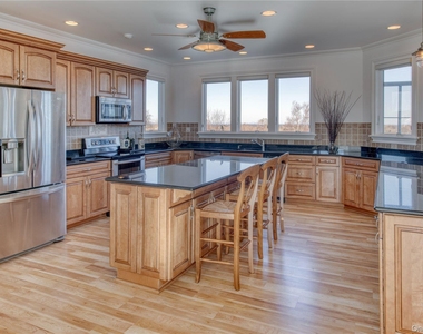 300 Latham Lane - Photo Thumbnail 6