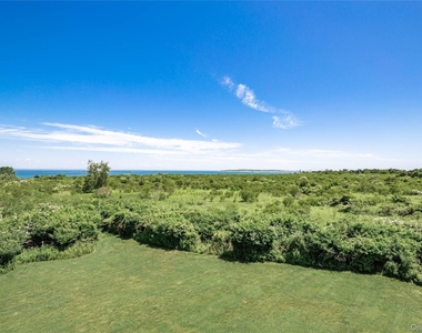 300 Latham Lane - Photo Thumbnail 14