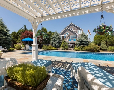 300 Latham Lane - Photo Thumbnail 13