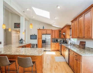 215 Northfield Lane - Photo Thumbnail 6