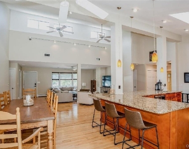 215 Northfield Lane - Photo Thumbnail 5